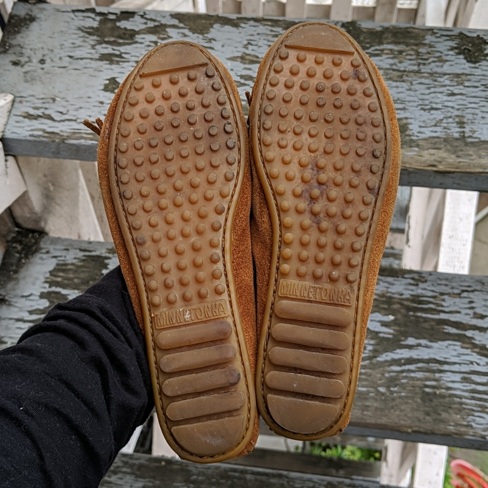 Minnetonka Fringe Moccasin, size 8 - Picture 6 of 6